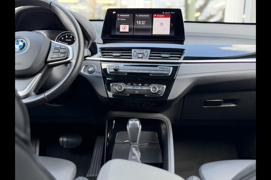 BMW X1 xDrive25e High Ex. Sportline Black|Leer|memory|Cam|Sfeer