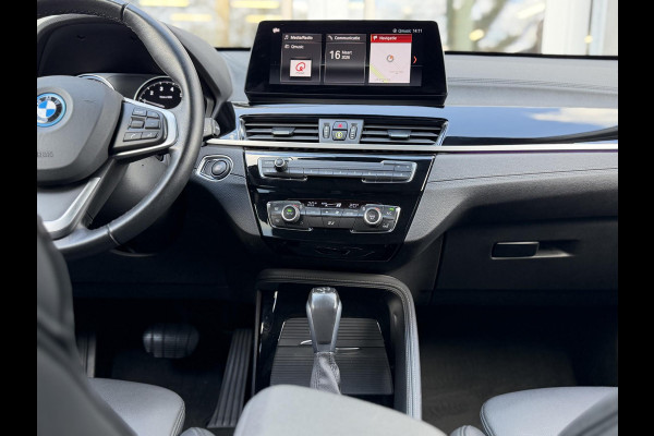 BMW X1 xDrive25e High Ex. Sportline Black|Leer|memory|Cam|Sfeer