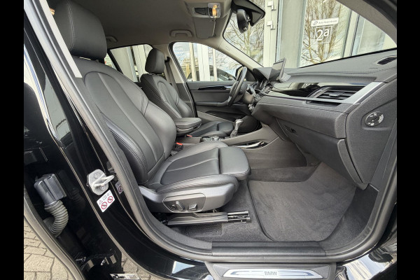 BMW X1 xDrive25e High Ex. Sportline Black|Leer|memory|Cam|Sfeer