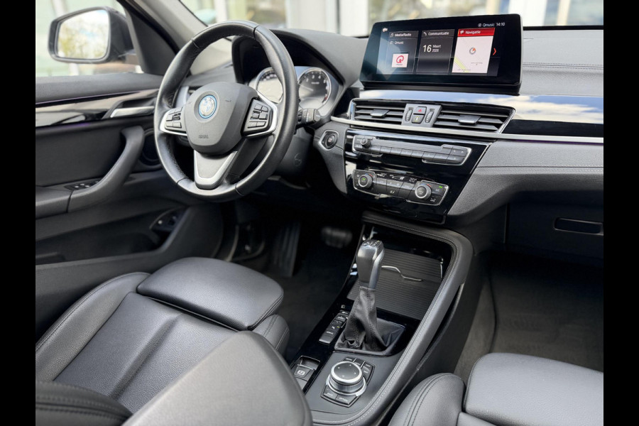 BMW X1 xDrive25e High Ex. Sportline Black|Leer|memory|Cam|Sfeer