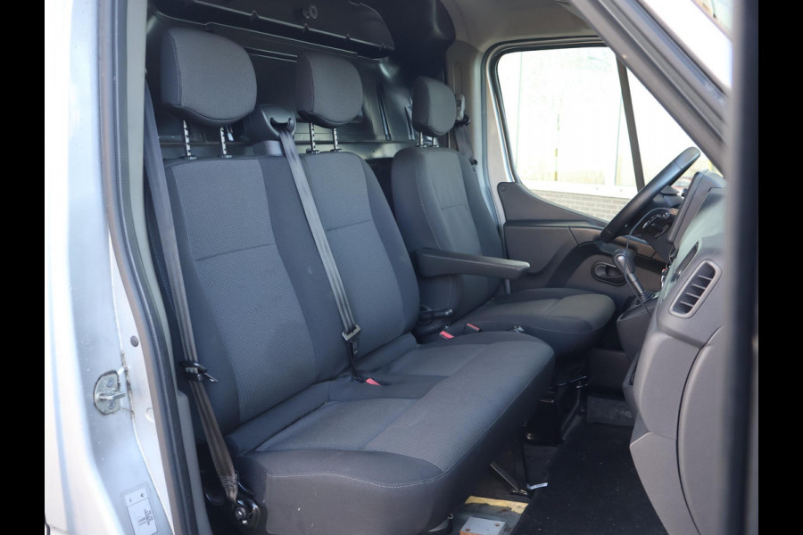 Renault Master T35 2.3 dCi 150 PK AUTOMAAT L2H2 + CARPLAY | CAMERA | 2500 KG TREKHAAK | CRUISE | NAVIGATIE