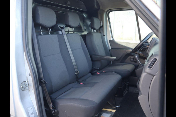 Renault Master T35 2.3 dCi 150 PK AUTOMAAT L2H2 + CARPLAY | CAMERA | 2500 KG TREKHAAK | CRUISE | NAVIGATIE