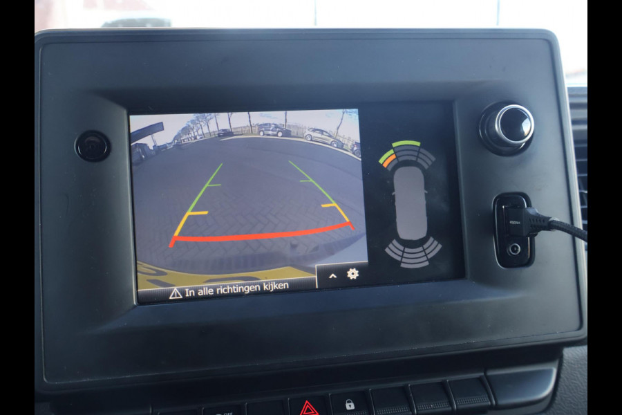 Renault Master T35 2.3 dCi 150 PK AUTOMAAT L2H2 + CARPLAY | CAMERA | 2500 KG TREKHAAK | CRUISE | NAVIGATIE