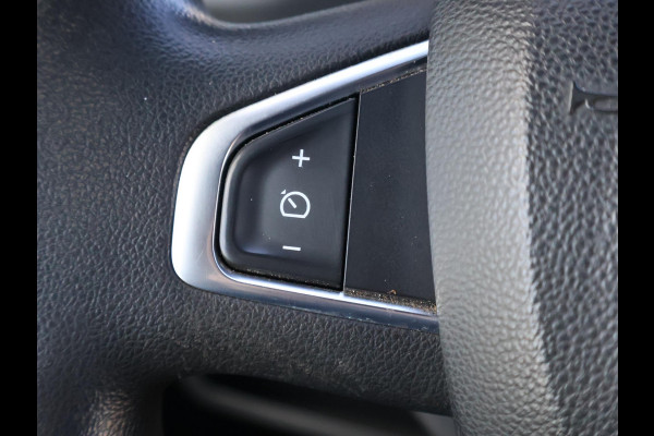 Renault Master T35 2.3 dCi 150 PK AUTOMAAT L2H2 + CARPLAY | CAMERA | 2500 KG TREKHAAK | CRUISE | NAVIGATIE