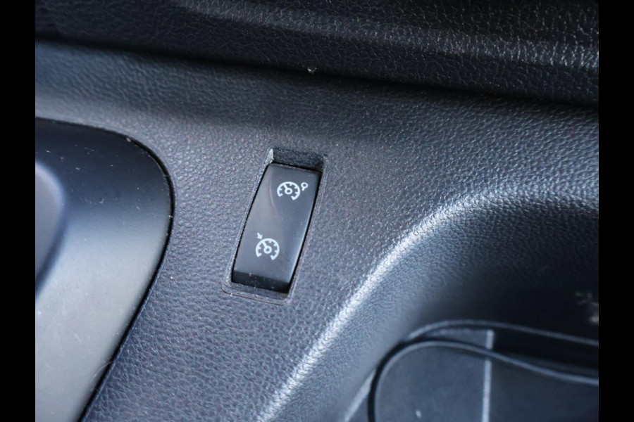 Renault Master T35 2.3 dCi 150 PK AUTOMAAT L2H2 + CARPLAY | CAMERA | 2500 KG TREKHAAK | CRUISE | NAVIGATIE