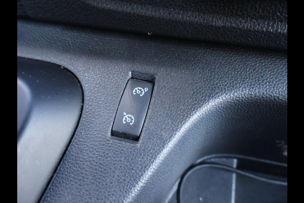 Renault Master T35 2.3 dCi 150 PK AUTOMAAT L2H2 + CARPLAY | CAMERA | 2500 KG TREKHAAK | CRUISE | NAVIGATIE