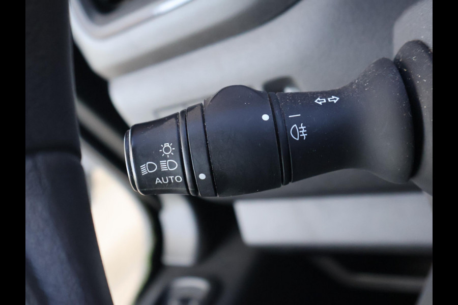 Renault Master T35 2.3 dCi 150 PK AUTOMAAT L2H2 + CARPLAY | CAMERA | 2500 KG TREKHAAK | CRUISE | NAVIGATIE