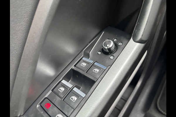 Audi Q3 45 TFSI e S edition | Bellen voor bezichtiging | S-Line | Sportstoelen | Leder | Stoelverwarming |  Achteruitrijcamera 360 | SCI |