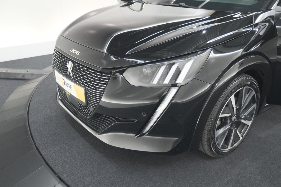 Peugeot 208 PureTech 130 EAT8 GT-Line | Camera | Adaptieve Cruise Control | Stoelverwarming | Navigatie