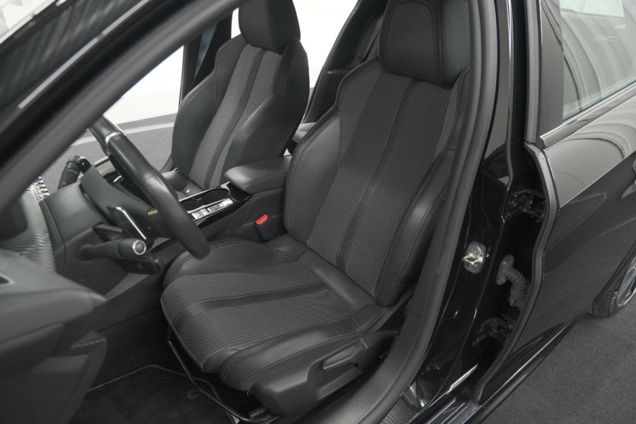 Peugeot 208 PureTech 130 EAT8 GT-Line | Camera | Adaptieve Cruise Control | Stoelverwarming | Navigatie