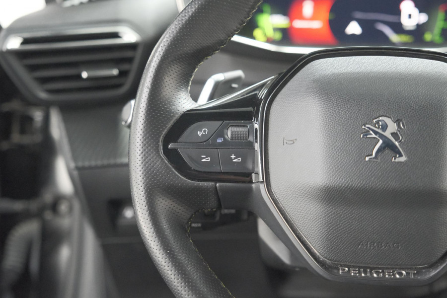 Peugeot 208 PureTech 130 EAT8 GT-Line | Camera | Adaptieve Cruise Control | Stoelverwarming | Navigatie