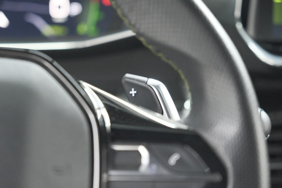Peugeot 208 PureTech 130 EAT8 GT-Line | Camera | Adaptieve Cruise Control | Stoelverwarming | Navigatie