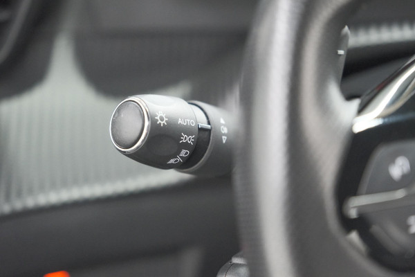 Peugeot 208 PureTech 130 EAT8 GT-Line | Camera | Adaptieve Cruise Control | Stoelverwarming | Navigatie