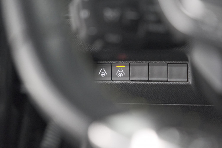 Peugeot 208 PureTech 130 EAT8 GT-Line | Camera | Adaptieve Cruise Control | Stoelverwarming | Navigatie