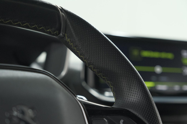 Peugeot 208 PureTech 130 EAT8 GT-Line | Camera | Adaptieve Cruise Control | Stoelverwarming | Navigatie