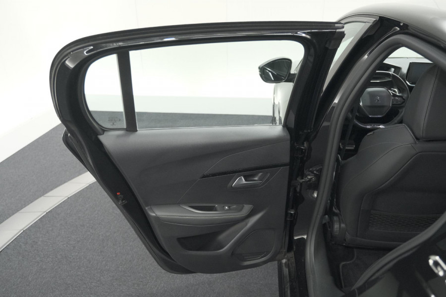 Peugeot 208 PureTech 130 EAT8 GT-Line | Camera | Adaptieve Cruise Control | Stoelverwarming | Navigatie