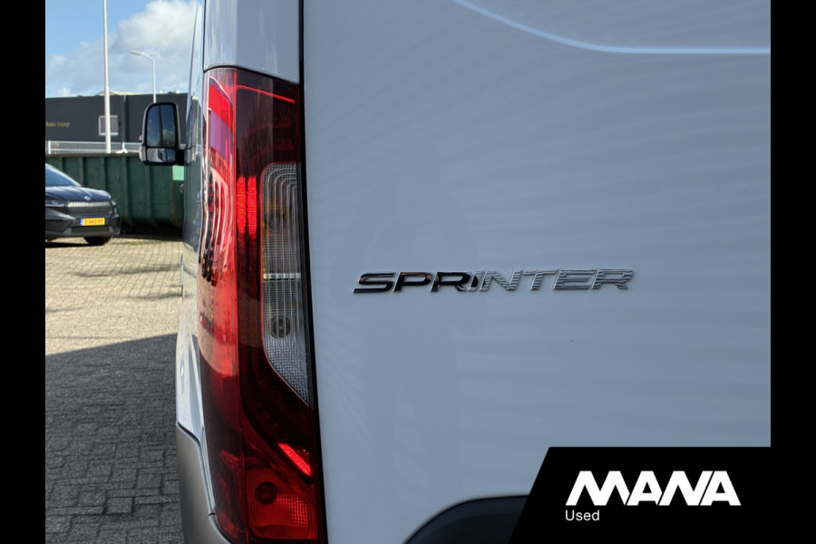 Mercedes-Benz Sprinter 315 150PK L2H2 RWD Automaat LED Camera Cruise Trekhaak