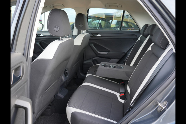 Volkswagen T-Roc 1.5 TSI Sport | Voorstoelen verwarmd | Cruise control adaptief |