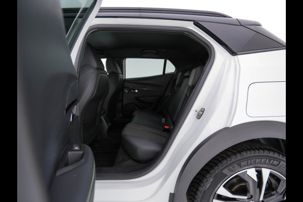 Peugeot e-2008 EV GT 50 kWh {SOH-91%} Aut. *DIGI-COCKPIT | FULL-LED | BLIS | KEYLESS | LEATHER-FABRIC | CAMERA | CARPLAY | CCS-FASTLOADER | DAB+ | NAVI-FULLMAP | ECC | PDC | SPORT-SEATS | AMBIENT-LIGHT | PRIVACY-GLASS | 17''ALU*