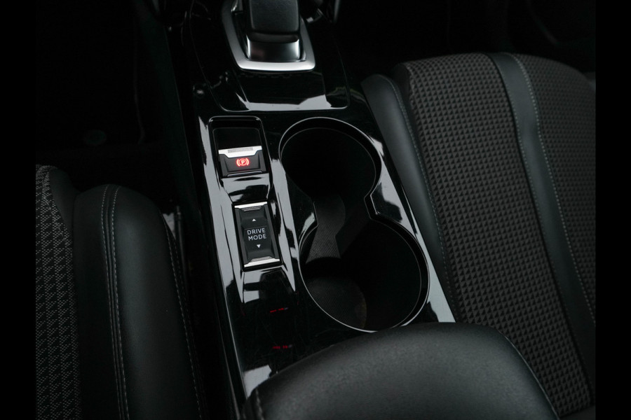 Peugeot e-2008 EV GT 50 kWh {SOH-91%} Aut. *DIGI-COCKPIT | FULL-LED | BLIS | KEYLESS | LEATHER-FABRIC | CAMERA | CARPLAY | CCS-FASTLOADER | DAB+ | NAVI-FULLMAP | ECC | PDC | SPORT-SEATS | AMBIENT-LIGHT | PRIVACY-GLASS | 17''ALU*