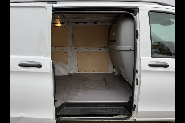 Mercedes-Benz Vito 116 2.1 CDI Automaat L2H1 Adaptieve LED-verlichting Climate Control Cruise Control Trekhaak Carplay Camera Stoelverwarming