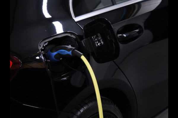 Mercedes-Benz A-Klasse 250 e Business Solution Luxury Limited [TREKHAAK, CRUISE CONTROL, SFEERVERLICHTING, BLUETOOTH TELEFOON, ACHTERUITRIJCAMERA, PDC V+A, STOELVERWARMING, NIEUWSTAAT]