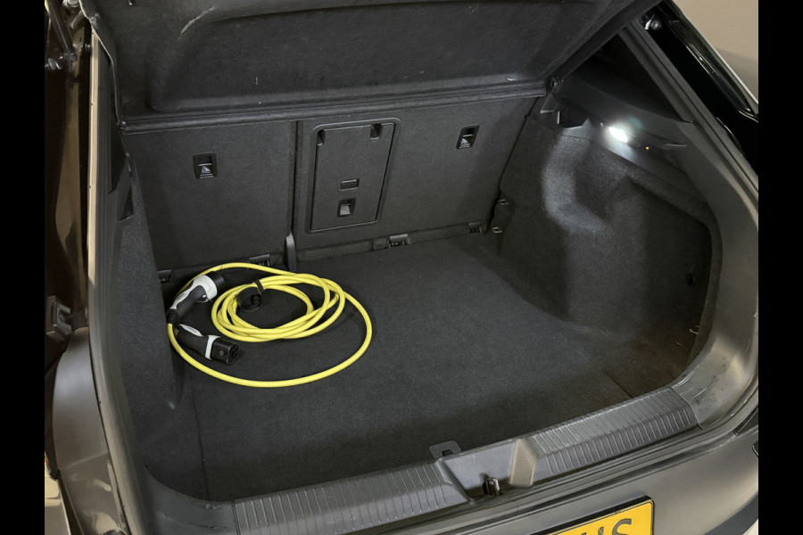 Volkswagen ID.4 First 77 kWh | SoH 94% | Elek. Trekhaak | Warmtepomp | Apple Carplay | Camera