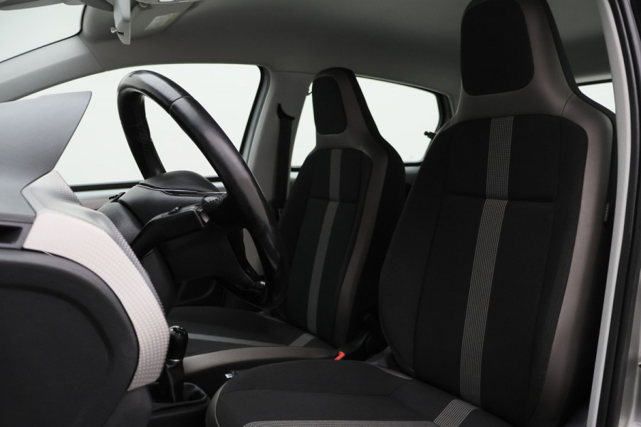 Volkswagen up! 1.0 BMT high up! 5-Deurs, Leder/Stof, Airco, Cruise, Bluetooth, Radio, PDC, 15''