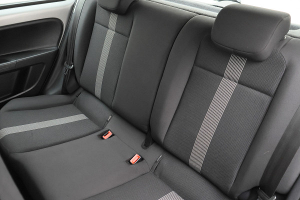 Volkswagen up! 1.0 BMT high up! 5-Deurs, Leder/Stof, Airco, Cruise, Bluetooth, Radio, PDC, 15''