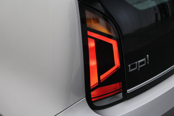 Volkswagen up! 1.0 BMT high up! 5-Deurs, Leder/Stof, Airco, Cruise, Bluetooth, Radio, PDC, 15''