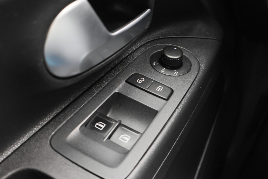 Volkswagen up! 1.0 BMT high up! 5-Deurs, Leder/Stof, Airco, Cruise, Bluetooth, Radio, PDC, 15''