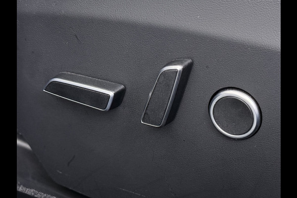 Tesla Model S 680 pk 0-100 3,1sec. Adaptive-Luchtvering FSD-4 / AutoPilot-4 Enhanced EAP ASS-Smart Summon Yoke Stuur Zelf-Parkeren / Voorrijde Long Range100kw Dual Motor  Schuifkanteldak Wi-Fi.Vb. App AEB ASR Rijstrookhulp Bordherkenning ACC ESP DodehoekDetector  Mistlampen Verwarmde-Sproeiers AWD 4 wheel Drive 1.600kg Trekvermogen Orig. NL-se auto 118.000 euro nieuw ! Fabrieksgarantie 4 jaar 80.000 en 240.000/8 jaar Accupakket!