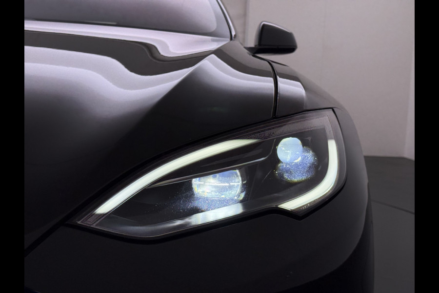 Tesla Model S 680 pk 0-100 3,1sec. Adaptive-Luchtvering FSD-4 / AutoPilot-4 Enhanced EAP ASS-Smart Summon Yoke Stuur Zelf-Parkeren / Voorrijde Long Range100kw Dual Motor  Schuifkanteldak Wi-Fi.Vb. App AEB ASR Rijstrookhulp Bordherkenning ACC ESP DodehoekDetector  Mistlampen Verwarmde-Sproeiers AWD 4 wheel Drive 1.600kg Trekvermogen Orig. NL-se auto 118.000 euro nieuw ! Fabrieksgarantie 4 jaar 80.000 en 240.000/8 jaar Accupakket!