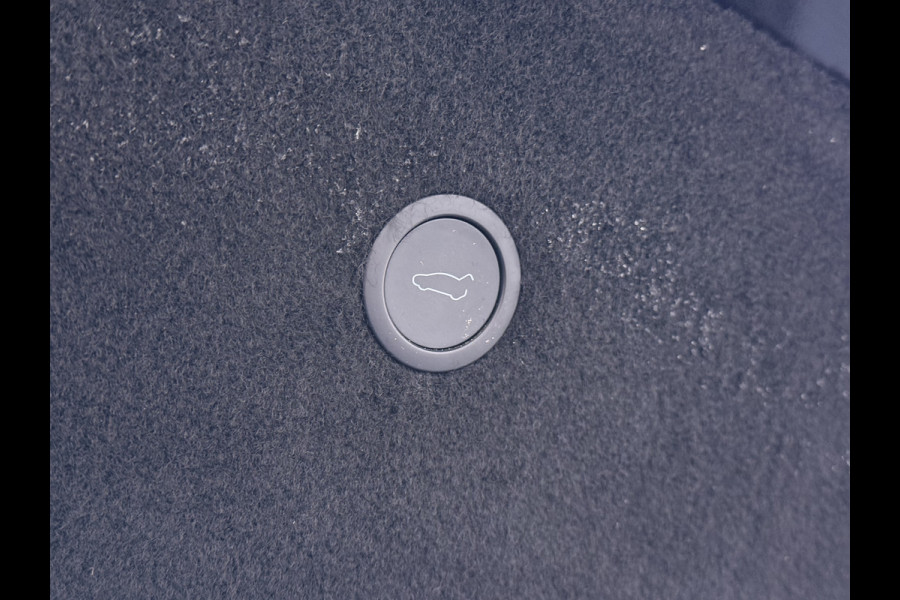 Tesla Model S 680 pk 0-100 3,1sec. Adaptive-Luchtvering FSD-4 / AutoPilot-4 Enhanced EAP ASS-Smart Summon Yoke Stuur Zelf-Parkeren / Voorrijde Long Range100kw Dual Motor  Schuifkanteldak Wi-Fi.Vb. App AEB ASR Rijstrookhulp Bordherkenning ACC ESP DodehoekDetector  Mistlampen Verwarmde-Sproeiers AWD 4 wheel Drive 1.600kg Trekvermogen Orig. NL-se auto 118.000 euro nieuw ! Fabrieksgarantie 4 jaar 80.000 en 240.000/8 jaar Accupakket!