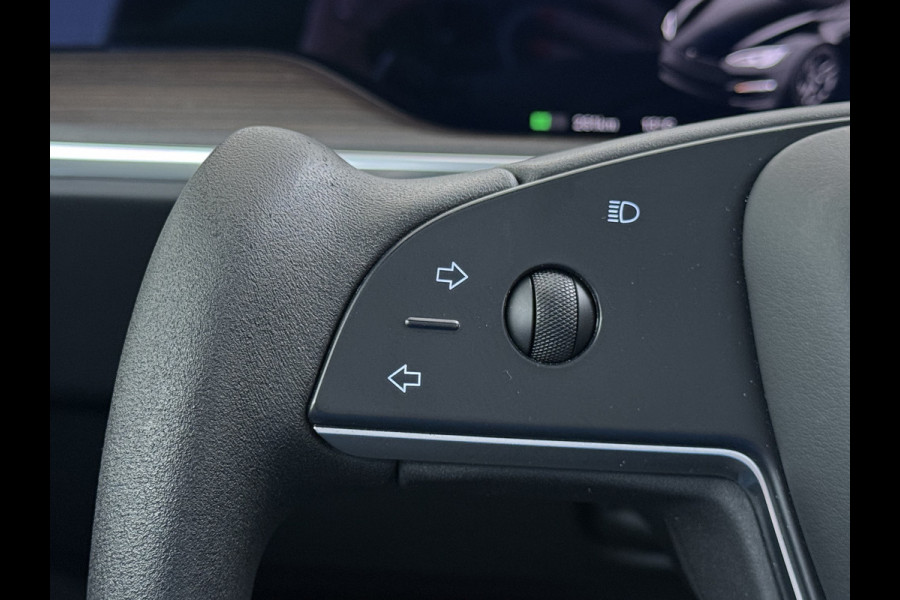 Tesla Model S 680 pk 0-100 3,1sec. Adaptive-Luchtvering FSD-4 / AutoPilot-4 Enhanced EAP ASS-Smart Summon Yoke Stuur Zelf-Parkeren / Voorrijde Long Range100kw Dual Motor  Schuifkanteldak Wi-Fi.Vb. App AEB ASR Rijstrookhulp Bordherkenning ACC ESP DodehoekDetector  Mistlampen Verwarmde-Sproeiers AWD 4 wheel Drive 1.600kg Trekvermogen Orig. NL-se auto 118.000 euro nieuw ! Fabrieksgarantie 4 jaar 80.000 en 240.000/8 jaar Accupakket!