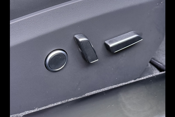 Tesla Model S 680 pk 0-100 3,1sec. Adaptive-Luchtvering FSD-4 / AutoPilot-4 Enhanced EAP ASS-Smart Summon Yoke Stuur Zelf-Parkeren / Voorrijde Long Range100kw Dual Motor  Schuifkanteldak Wi-Fi.Vb. App AEB ASR Rijstrookhulp Bordherkenning ACC ESP DodehoekDetector  Mistlampen Verwarmde-Sproeiers AWD 4 wheel Drive 1.600kg Trekvermogen Orig. NL-se auto 118.000 euro nieuw ! Fabrieksgarantie 4 jaar 80.000 en 240.000/8 jaar Accupakket!