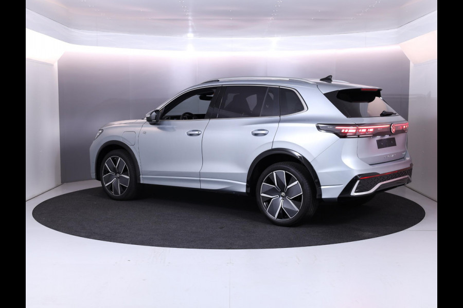 Volkswagen Tiguan R-Line-Edition 1.5 eHybrid 272 pk DSG | 20" LM | Stoel & stuurverwarming | 360 graden camera | IQ.Light |