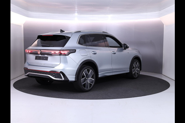 Volkswagen Tiguan R-Line-Edition 1.5 eHybrid 272 pk DSG | 20" LM | Stoel & stuurverwarming | 360 graden camera | IQ.Light |