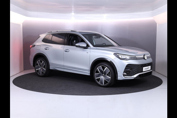 Volkswagen Tiguan R-Line-Edition 1.5 eHybrid 272 pk DSG | 20" LM | Stoel & stuurverwarming | 360 graden camera | IQ.Light |