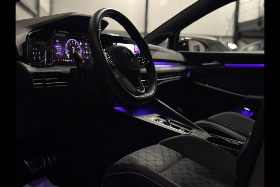 Volkswagen Golf 1.5 eTSI R-Line PANO | HARMAN KARDON | HEAD UP | IQ LIGHT