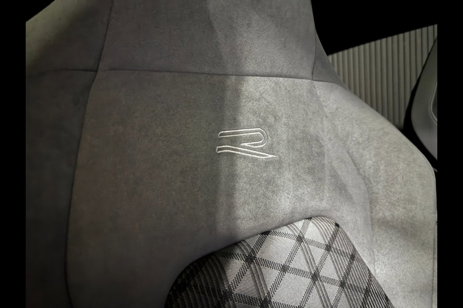 Volkswagen Golf 1.5 eTSI R-Line PANO | HARMAN KARDON | HEAD UP | IQ LIGHT