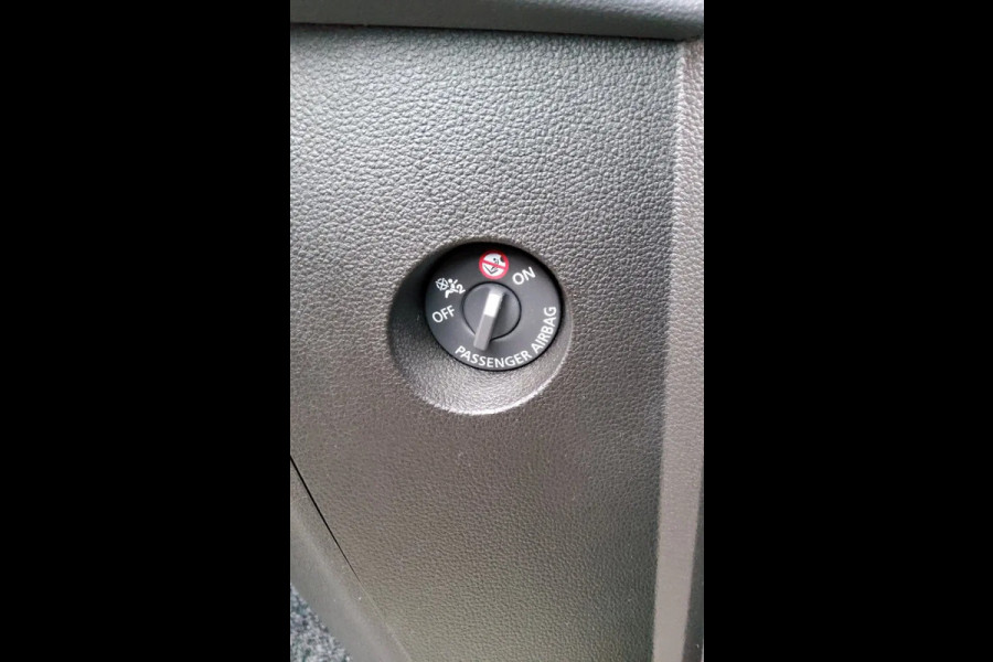 Renault Master 170.35 L3H2 GESLOTEN V-33-HXT - EURO 6 - ZWART METALLIC