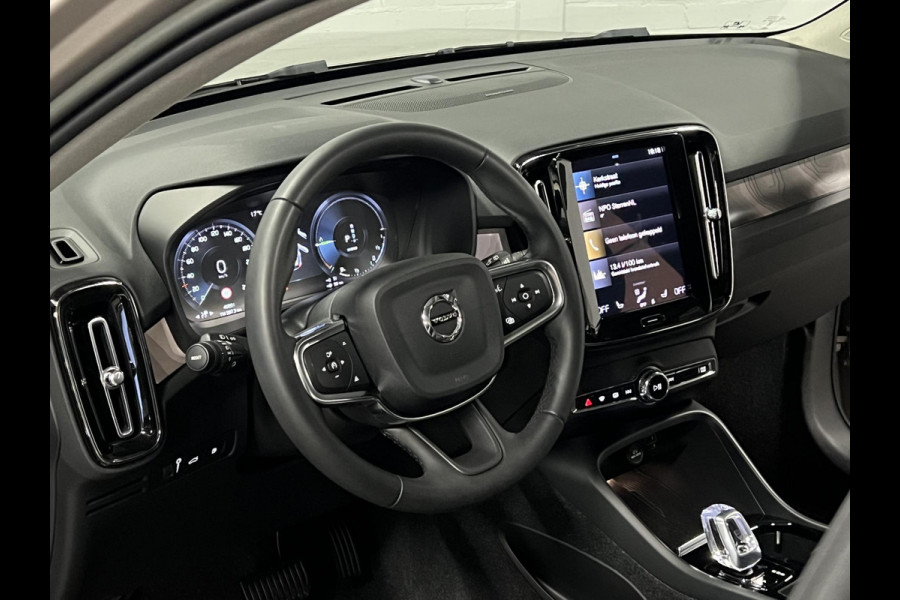 Volvo XC40 1.5 T5 Plug-in hybrid Ultimate Dark Open dak | Adapt. Cruise | 360 camera | Stuur-/stoelverwarming | Harman/Kardon | Leder | Carplay