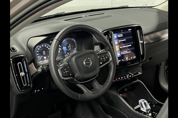 Volvo XC40 1.5 T5 Plug-in hybrid Ultimate Dark Open dak | Adapt. Cruise | 360 camera | Stuur-/stoelverwarming | Harman/Kardon | Leder | Carplay