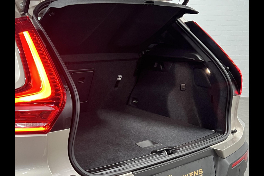 Volvo XC40 1.5 T5 Plug-in hybrid Ultimate Dark Open dak | Adapt. Cruise | 360 camera | Stuur-/stoelverwarming | Harman/Kardon | Leder | Carplay