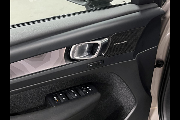Volvo XC40 1.5 T5 Plug-in hybrid Ultimate Dark Open dak | Adapt. Cruise | 360 camera | Stuur-/stoelverwarming | Harman/Kardon | Leder | Carplay