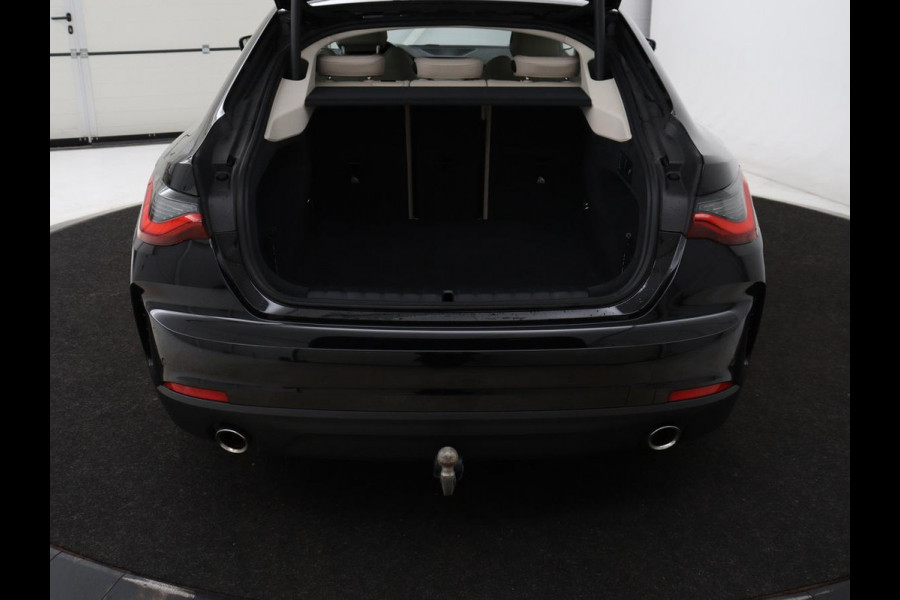 BMW 4 Serie Gran Coupé 420i Edition Plus | Trekhaak | Stoelverwarming | Memory | Carplay | Leder | Navigatie | Camera | Achterbankverwarming | Keyless | Full LED | Sportstoelen