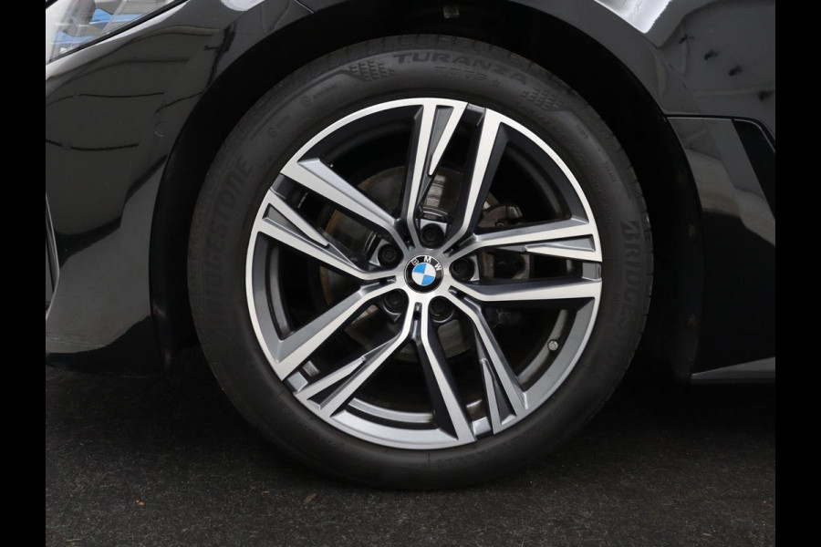 BMW 4 Serie Gran Coupé 420i Edition Plus | Trekhaak | Stoelverwarming | Memory | Carplay | Leder | Navigatie | Camera | Achterbankverwarming | Keyless | Full LED | Sportstoelen