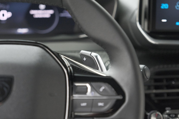 Peugeot 2008 1.2 Hybrid 145 Allure | 360 Camera | Adaptieve Cruise Control | Dodehoekdetectie | Apple Carplay
