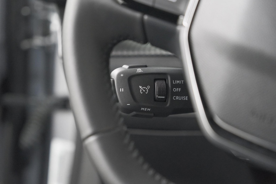 Peugeot 2008 1.2 Hybrid 145 Allure | 360 Camera | Adaptieve Cruise Control | Dodehoekdetectie | Apple Carplay